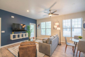 Posh 2BD - Midtown - Gym, Pool, W-D, Parking - Sleeps 8